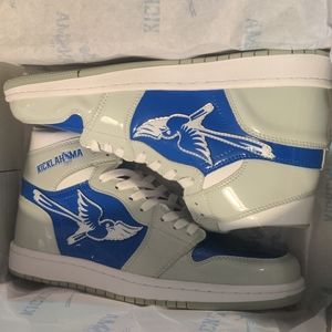 Kicklahoma scissor-tails vol 2 size 9        silver/blue/white